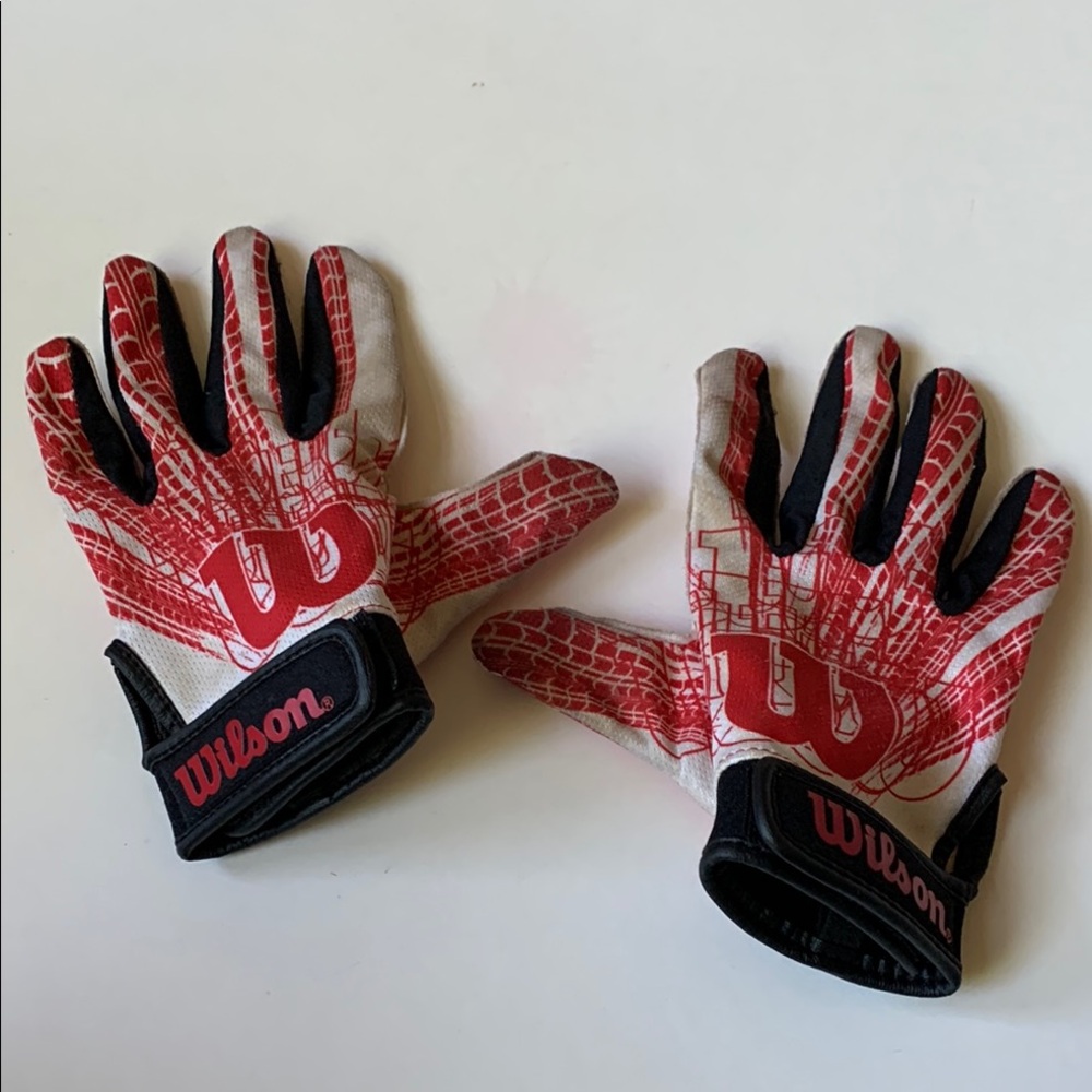 WILSON Football Sticky Gloves Performance Athletic Receiver Size Youth Large